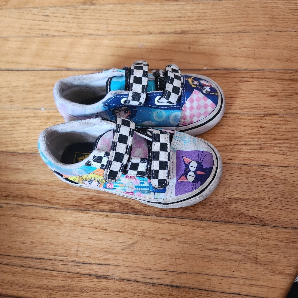 Vans - Picture 2 of 4